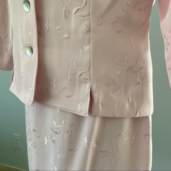 DRESS BARN EMBROIDERED SUIT-NWOT - Picture 3 of 10